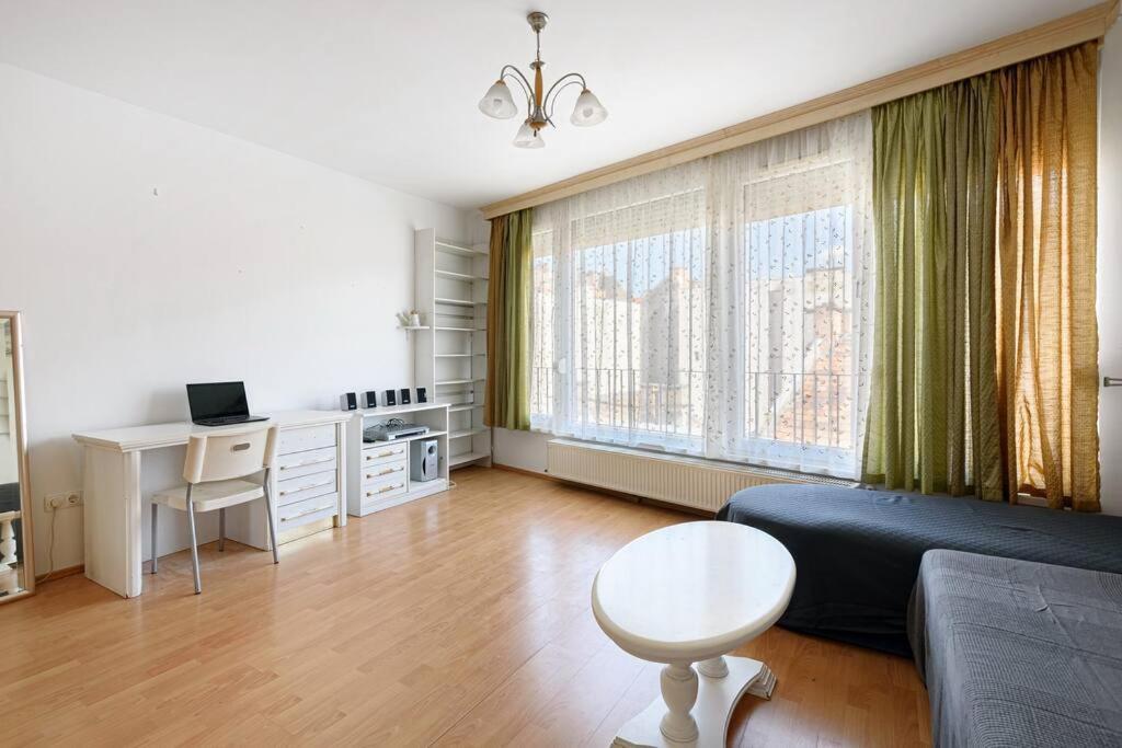 Lovely Apartment In City Centre For 4 Guests Будапешт Экстерьер фото